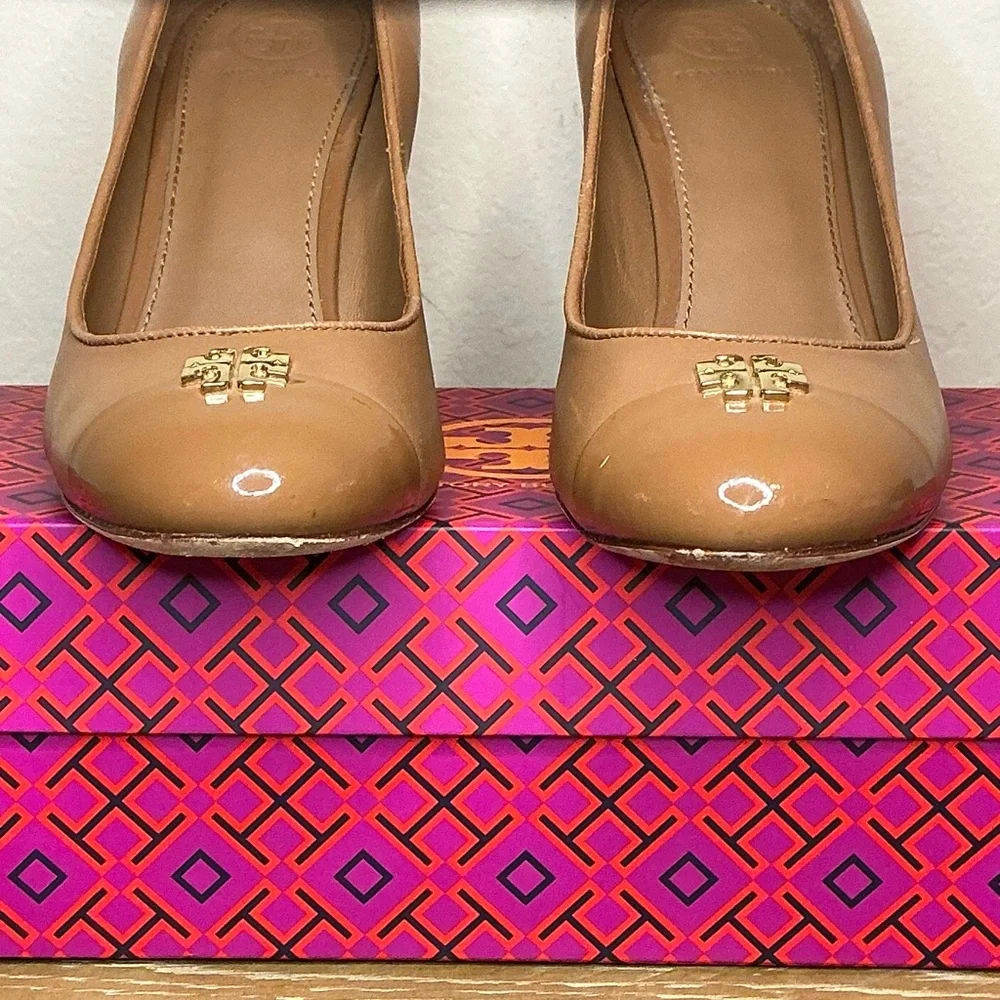 Tory Burch Jolie 85MM Closed Toe Wedge Nappa Patent Leather Royal Tan Size 8